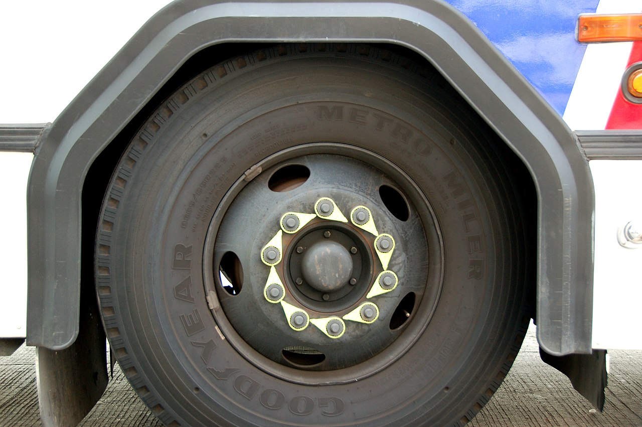 Wheel_nut_indicators.jpg